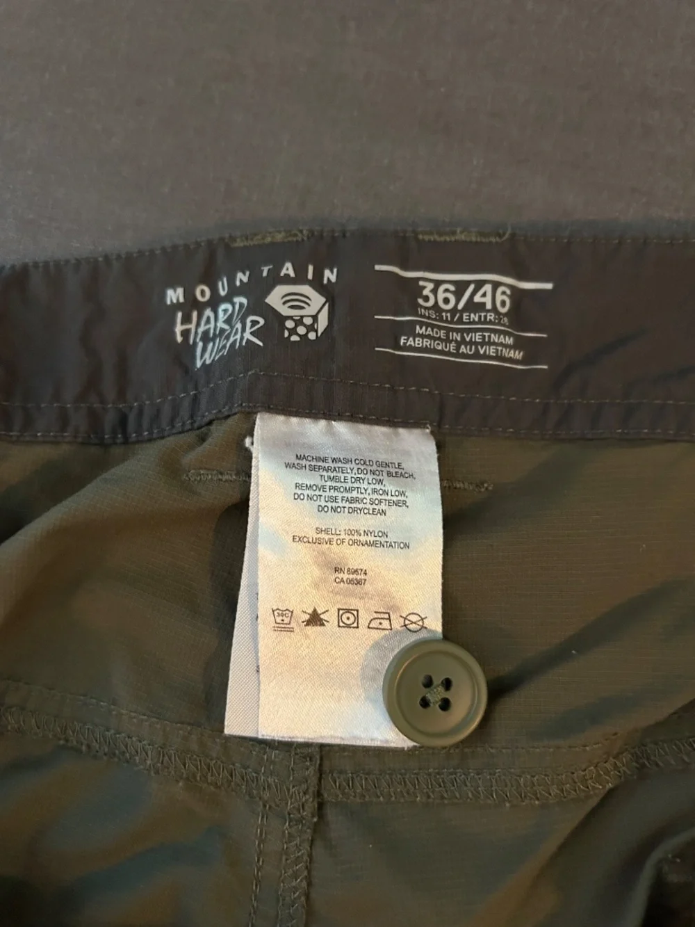 MOUNTAIN HARDWEAR  MENS SHORTS DARK GREEN 36 INSEAM 11